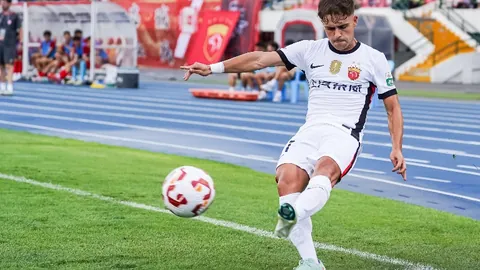 中国女足与加拿大战平握手言和